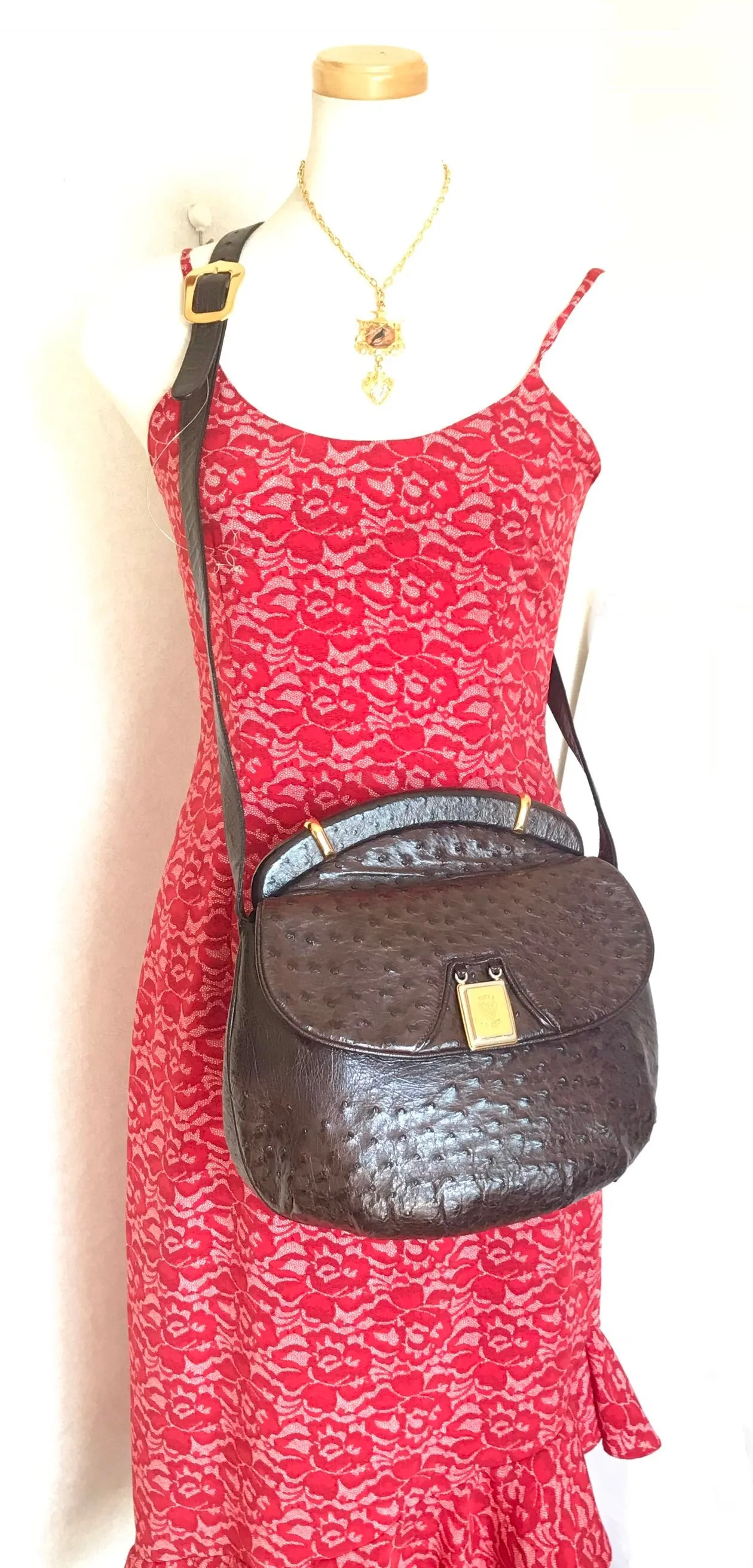 Vintage GUCCI dark brown genuine ostrich leather fisherman bag style shoulder bag with logo embossed motif. Rare masterpiece.